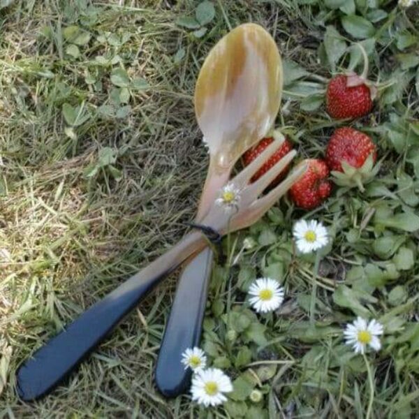 Barnebestik i horn Primært mørke nuancer