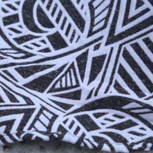 Vikle fra Yaro - Urban Geo Contra Black White Wool Bourette