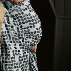 Yaro ringslynge - Petals Ultra Black White Grey Tencel