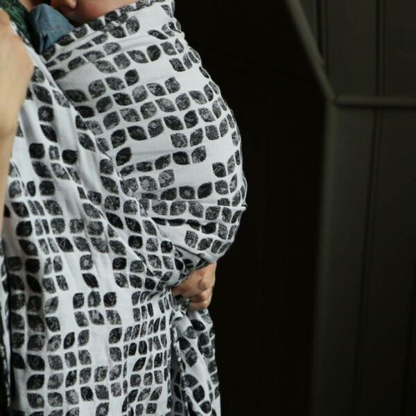 Yaro ringslynge - Petals Ultra Black White Grey Tencel