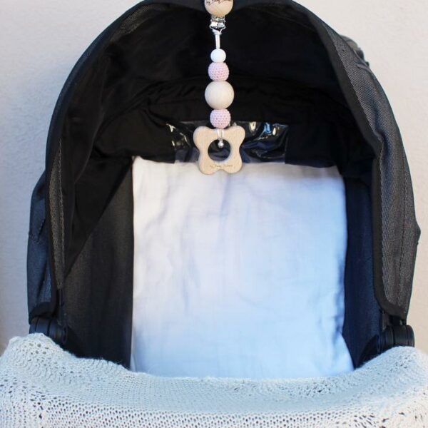 byBabyBubbles barnevognslegetøj Rosey Cheeks